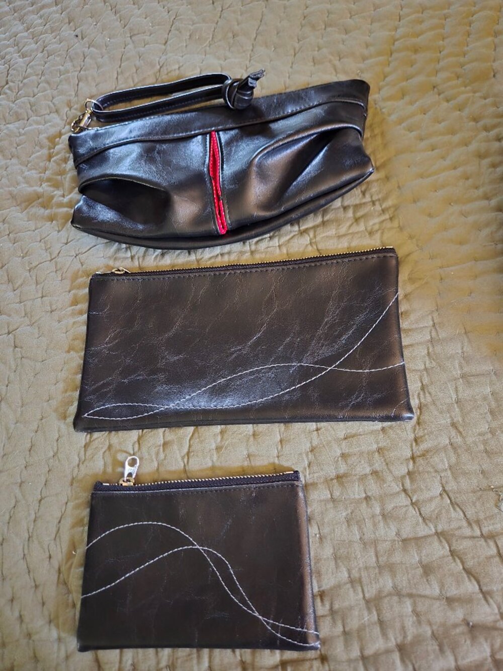 Crystalyn Kae Set of 3 Clutch/Wristlet/Wallet Small Bags
